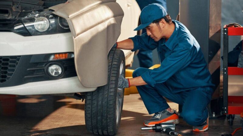 Jak wybrać odpowiedni serwis wymiany opon? Poradnik dla kierowców