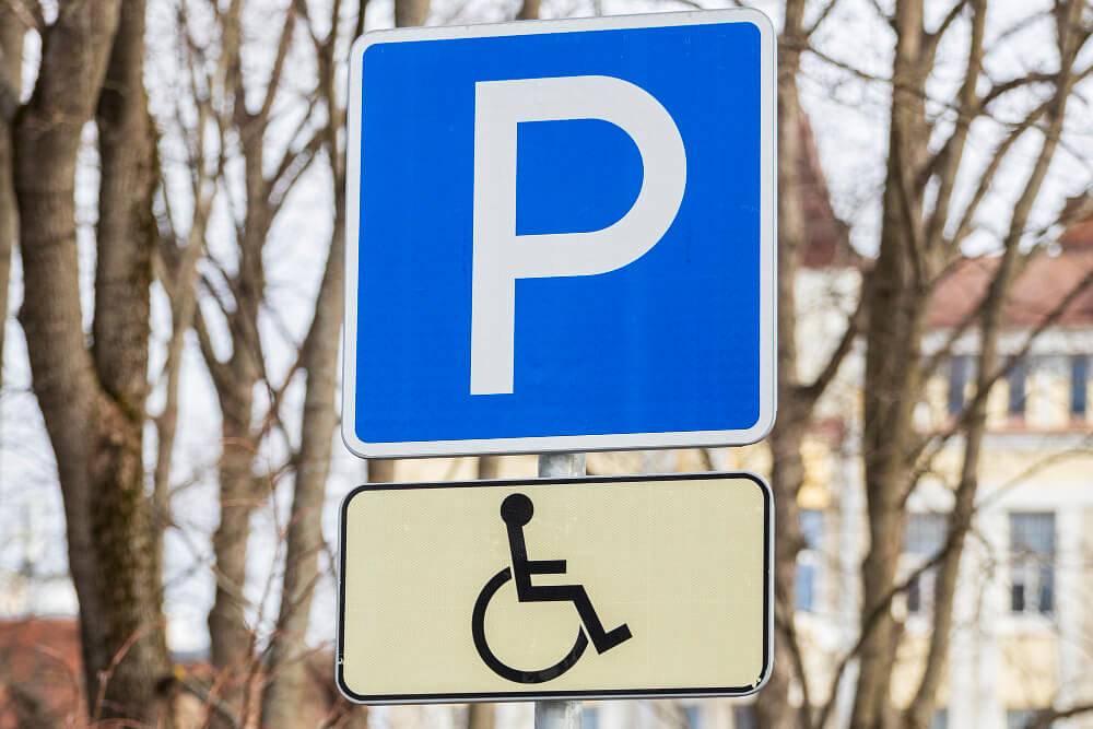 Jak oznakować miejsce parkingowe dla niepełnosprawnych?